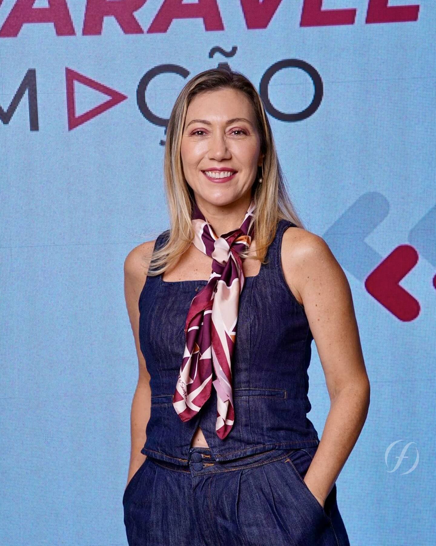 Dra. Giselle Ferdinand, dentista na Tijuca, sorrindo em destaque na galeria da clínica Ferdinand Odontologia
